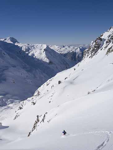 skieur de randonnée dans le beaufortain